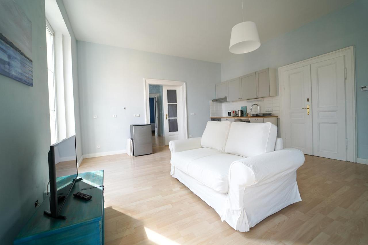 Spa Apartments Theresia Dubi  Luaran gambar
