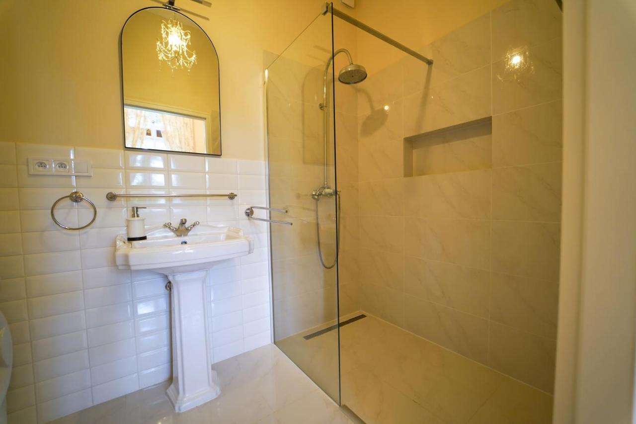 Spa Apartments Theresia Dubi  Luaran gambar