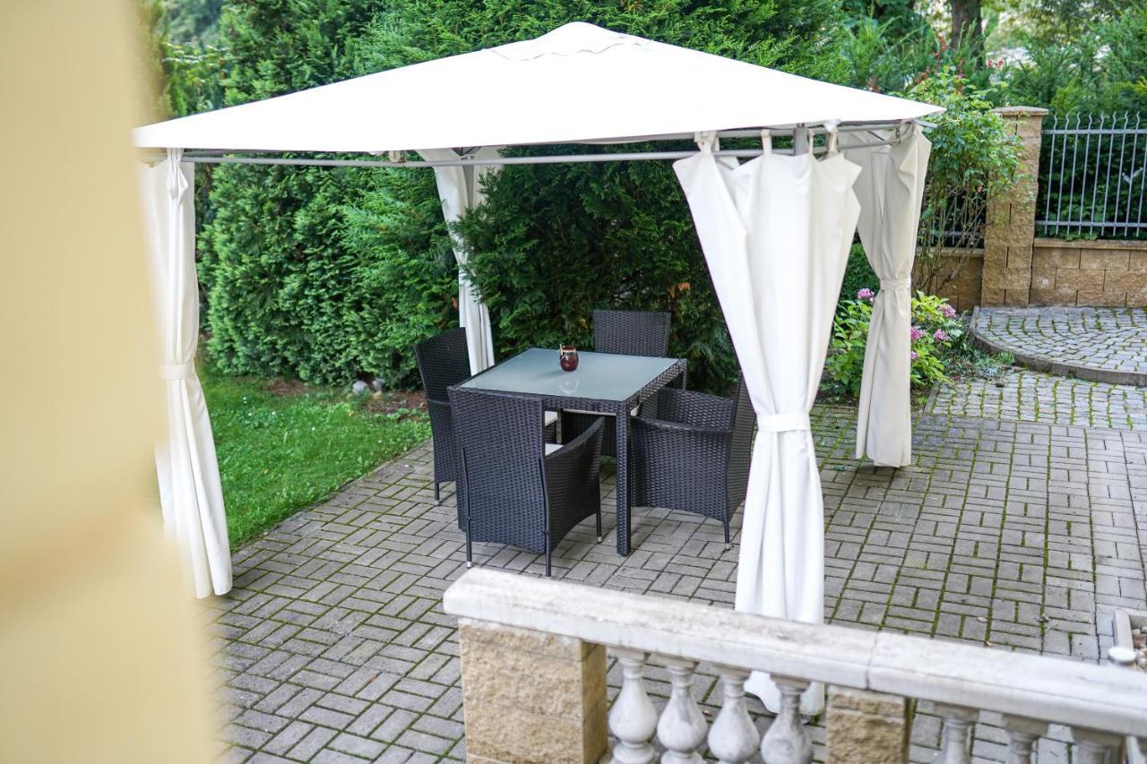 Spa Apartments Theresia Dubi  Luaran gambar